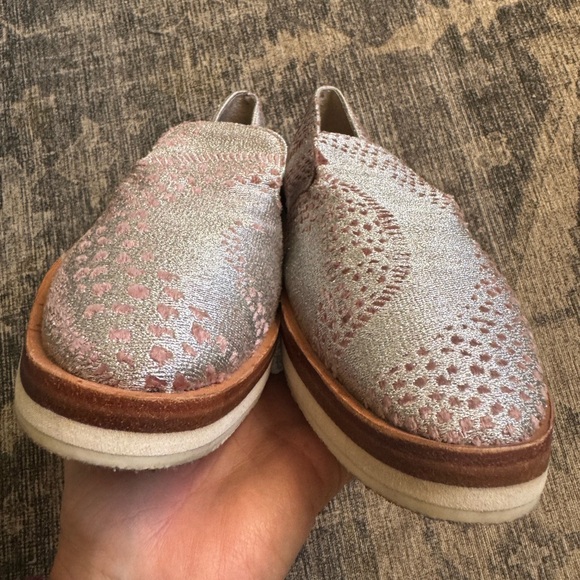 Free People Snake Eyes pink & silver slip-on loafers size: 39 / 8.5 - Picture 3 of 6